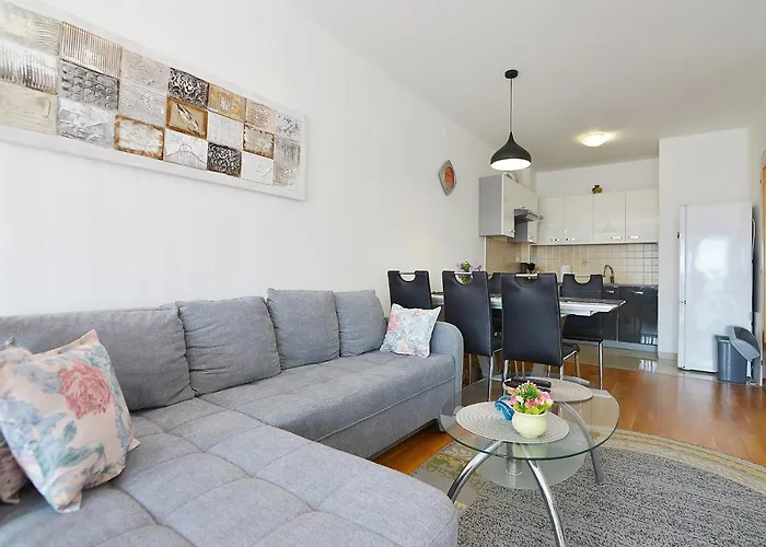 Lungo Mare With Terrace & Free Parking *