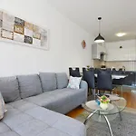 Lungo Mare With Terrace & Free Parking *