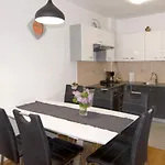 Lungo Mare With Terrace & Free Parking * Pula