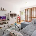 Lungo Mare With Terrace & Free Parking Apartment *