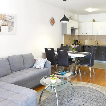 Lungo Mare With Terrace & Free Parking * Пула