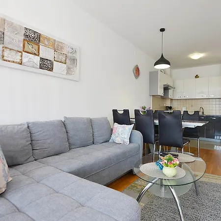Lungo Mare With Terrace & Free Parking *