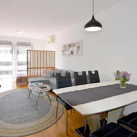 Lungo Mare With Terrace & Free Parking Апартаменты Пула
