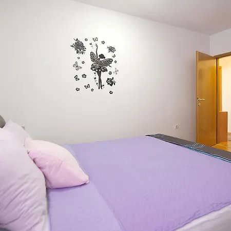 Lungo Mare With Terrace & Free Parking Апартаменты