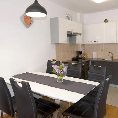 Lungo Mare With Terrace & Free Parking * Пула