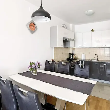 Lungo Mare With Terrace & Free Parking Апартаменты