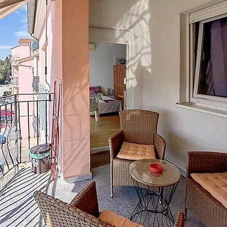 Апартаменты Lungo Mare With Terrace & Free Parking