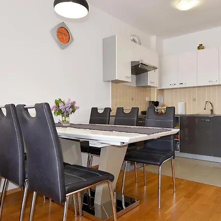 Lungo Mare With Terrace & Free Parking