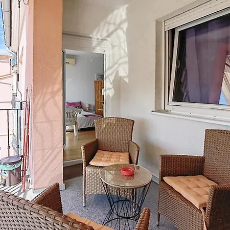 Lungo Mare With Terrace & Free Parking Апартаменты