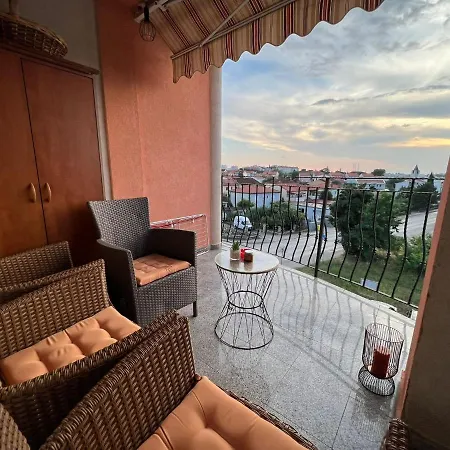 Lungo Mare With Terrace Pula