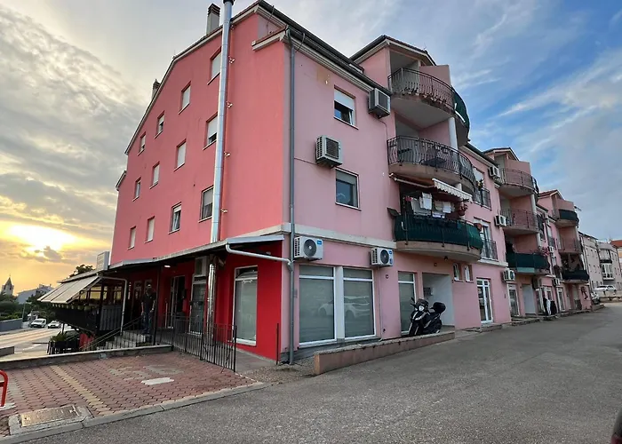 Apartamento Lungo Mare With Terrace & Free Parking Pula